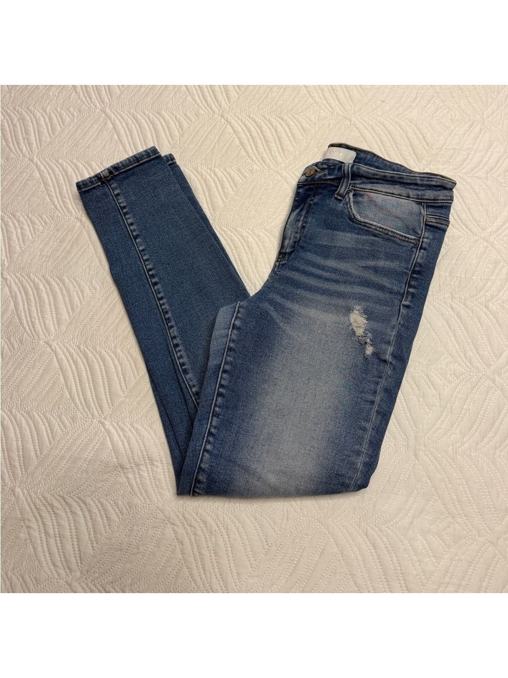 Vervet Women’s Blue Denim Distressed Stretch Skinny Jeans. Size 30